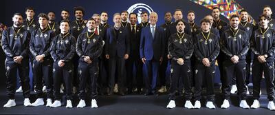 La selección de Portugal selló su clasificación luego de una goleada ante Armenia 9-1, para luego asistir a un reconocimiento por parte del Presidente y del Primer Ministro.
