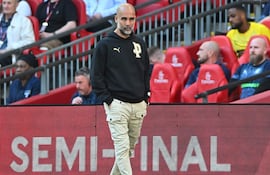El entrenador del Manchester City, Pep Guardiola, reacciona durante el partido de semifinales de la FA Cup entre el Manchester City y el Southampton FC, en Londres, Gran Bretaña.