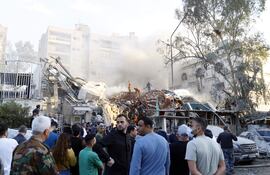 Un ataque con misiles atribuido por Siria a Israel destruyó la sede consular iraní en Damasco. Hay ocho víctimas mortales.