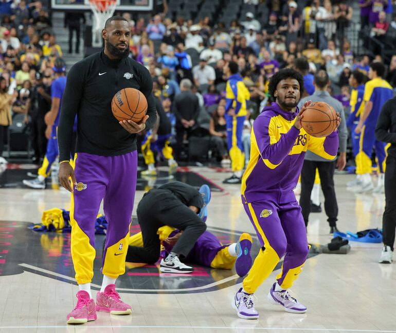 LeBron James y su hijo Bronny James serán el centro de las miradas hoy en Los Ángeles. 