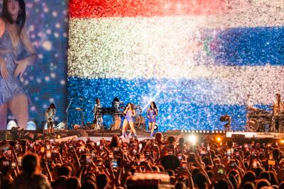 Vista del imponente escenario montado en el Estadio La Nueva Olla y que recibió a Shakira.