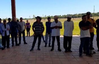 Pobladores del asentamiento Belén, del distrito de Tacuaras, departamento de Ñeembucú, manifestaron su descontento y preocupación ante la supuesta decisión del Instituto Nacional de Desarrollo Rural y de la Tierra (INDERT) de alambrar 100 hectáreas de una reserva ecológica que ellos utilizan como campo comunal.