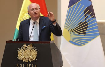 El presidente del Banco Interamericano de Desarrollo (BID), Ilan Goldfajn, habla en una rueda de prensa en el Palacio de Gobierno este martes, en La Paz (Bolivia).