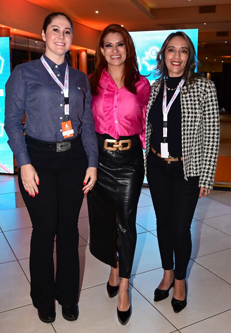 Jackeline Bersch, Silvia Gil y Clara Portillo.