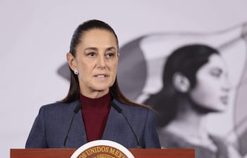 La presidenta de México, Claudia Sheinbaum, habla durante una rueda de prensa este martes en Palacio Nacional de la Ciudad de México (México).