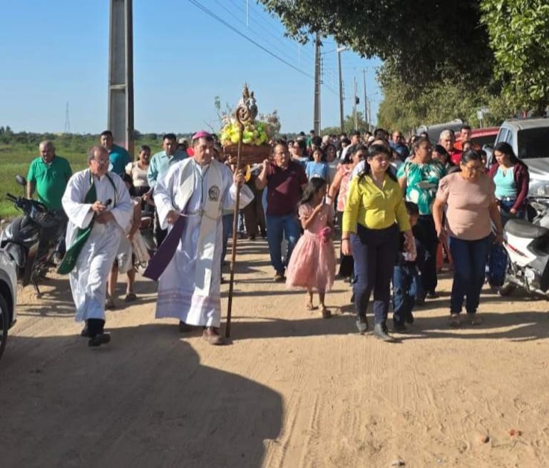 Proseciòn religiosa en Carmelo Peralta
