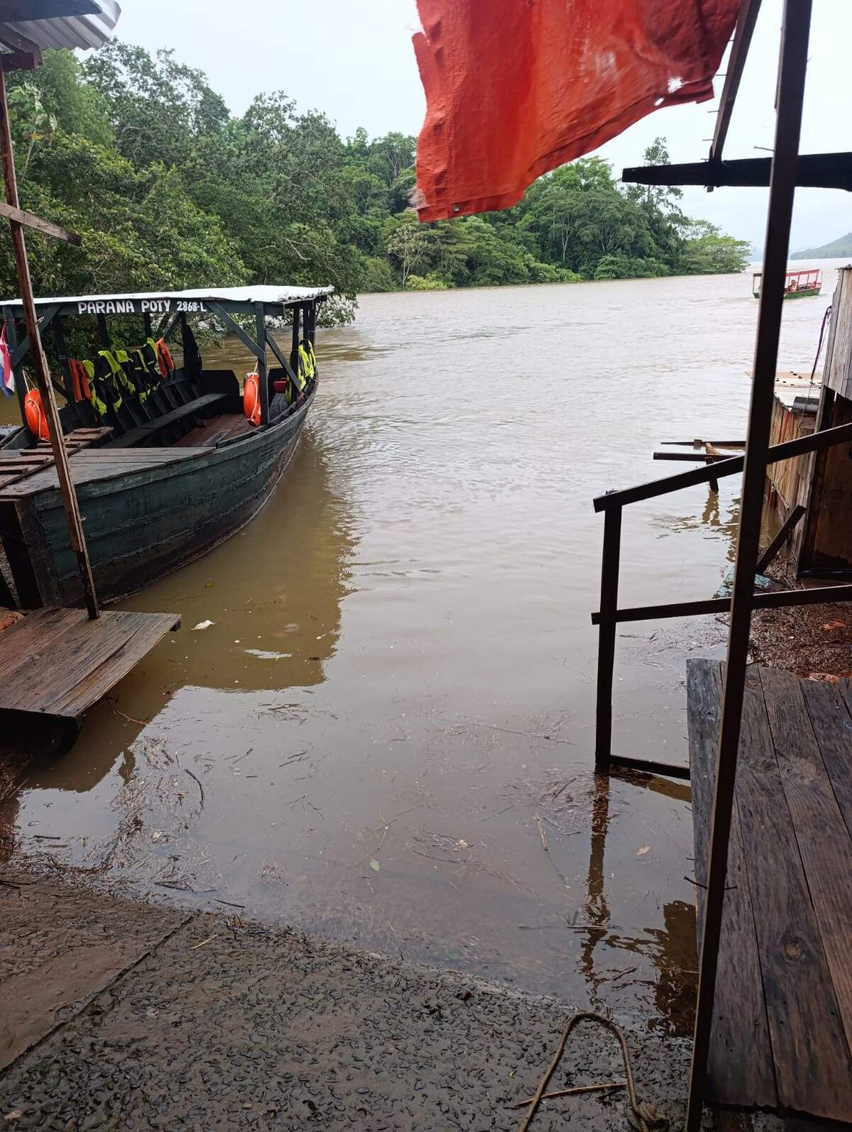 Río Paraná: crecida afecta a un solo punto poblado en Itapúa