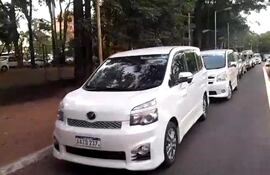 Los transportistas alternativos exigen una solución al problema y la destitución del jefe de Fiscalización.