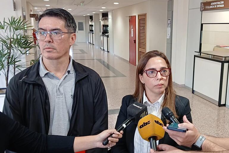 Fiscales Carlos Ramírez y Laury Vázquez.