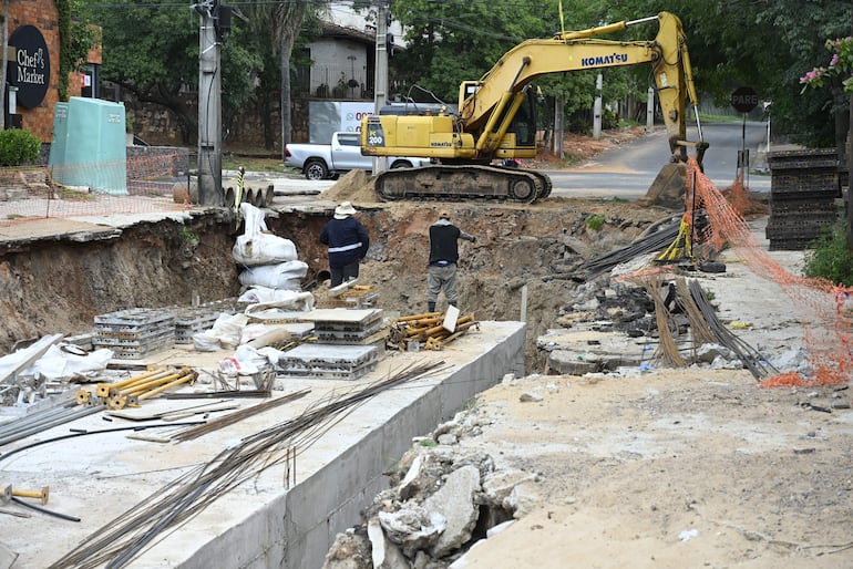 Desagüe de Santo Domingo. Trabajos sobre Nuestra Señora del Carmen casi Augusto Roa Bastos.