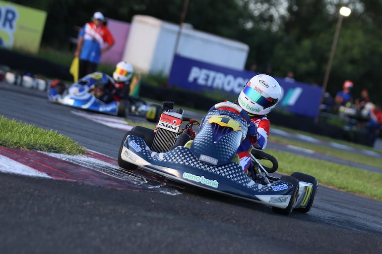 El campeón 2025 de la Junior Max, Sebastián Galeano (#1), inició el 2026 con una victoria.