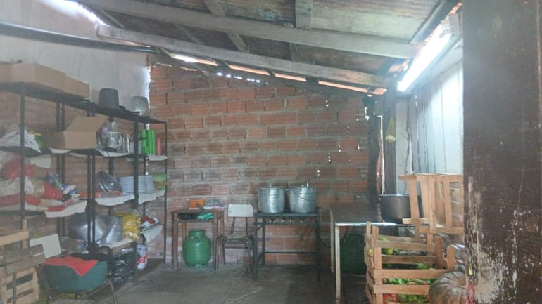la cocina del programa Hambre Cero funciona en condiciones precarias, con filtraciones y sin garantías para la preparación de alimentos