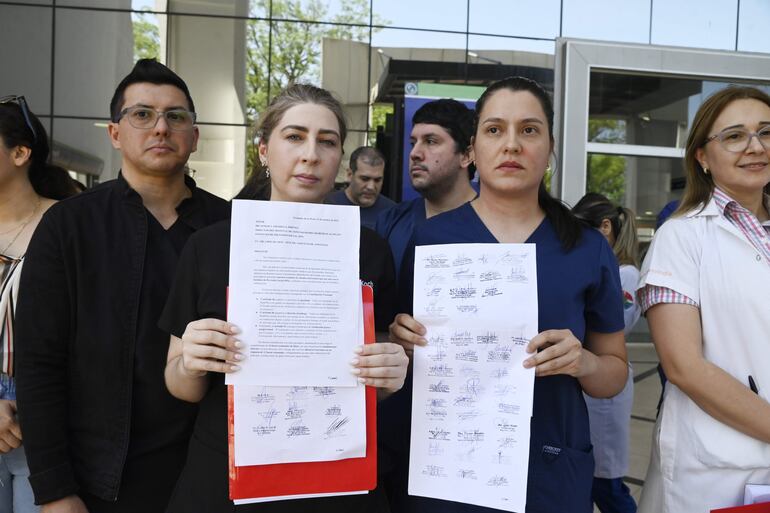 El pasado 24 de octubre, 50 médicos anestesiólogos del Hospital Ingavi presentaron sus renuncias al IPS. El seguro social llegó a un acuerdo con ellos.