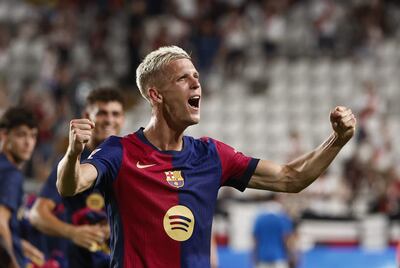 El centrocampista del Barcelona Dani Olmo celebra la victoria ante el Rayo, durante el partido de Liga en Primera División que Rayo Vallecano y FC Barcelona han disputado este martes en el estadio de Vallecas, en Madrid.
