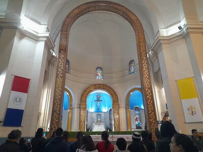 Como cada domingo los fieles y visitantes asistieron a la misa.