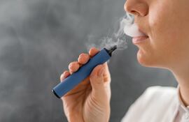 Los vapes y cigarrillos electrónicos pueden ser más perjudicial para la salud que los cigarrillos convencionales, sostienen hoy los profesionales de la salud.