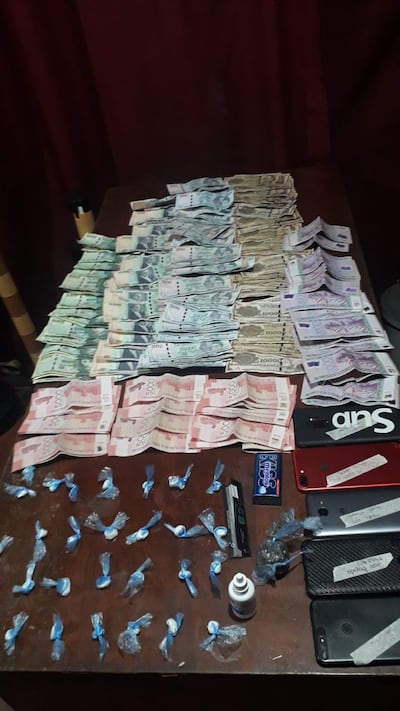 La detención se realizó en las calles Nanawa y Rojas Silva de San Lorenzo donde personal policial de la comisaría central procedió a la incautación de las sustancias, además de una motocicleta y dinero en efectivo.