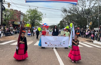 Los pequeños desfilaron con orgullo, rindiendo homenaje a la historia, la memoria y a los héroes de aquella histórica batalla de Piribebuy.