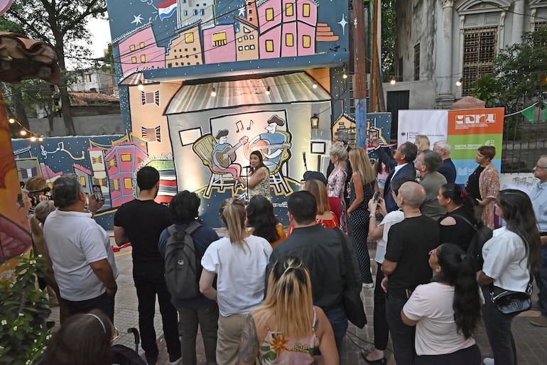 Inauguración del mural de homenaje a la Guarania Punta Karapa.