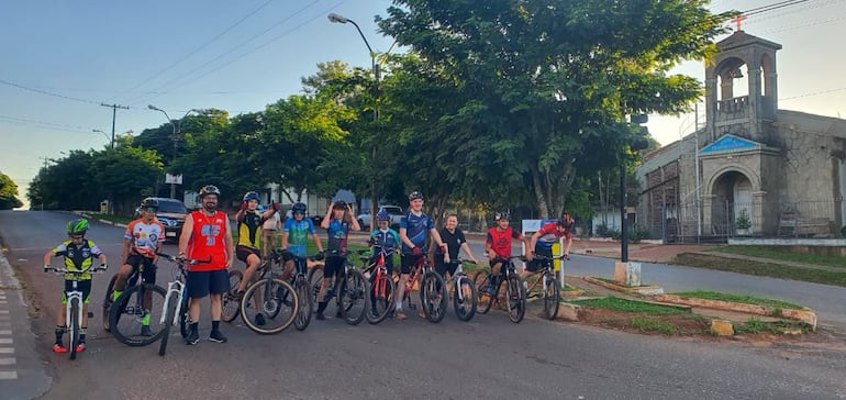 Circuito de Fe sobre ruedas: Ciclistas recorrieron las siete iglesias de Villarrica por Viernes Santo