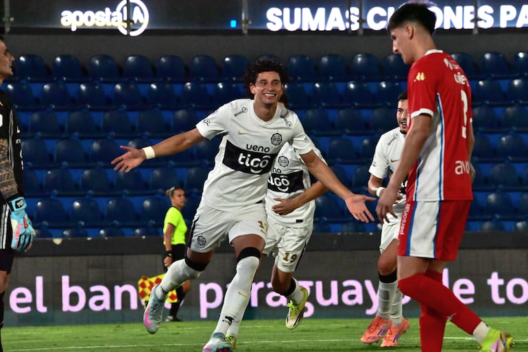 Olimpia se recupera goleando con autoridad a un endeble Nacional