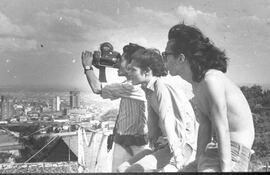 Caicedo, el último de la derecha, con dos amigos