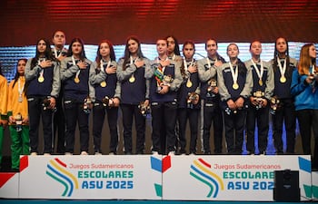 Las guerreritas le dieron a Paraguay la medalla de oro en el balonmano en estos Escolares.