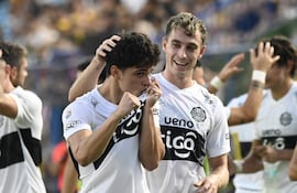 Eduardo Delmás, futbolista de Olimpia, festeja un gol en el partido frente a Guaraní por la fecha 12 del torneo Apertura 2026 de la Primera División de Paraguay en el estadio Erico Galeano, en Capiatá, Paraguay.