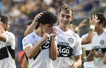 Eduardo Delmás, futbolista de Olimpia, festeja un gol en el partido frente a Guaraní por la fecha 12 del torneo Apertura 2026 de la Primera División de Paraguay en el estadio Erico Galeano, en Capiatá, Paraguay.