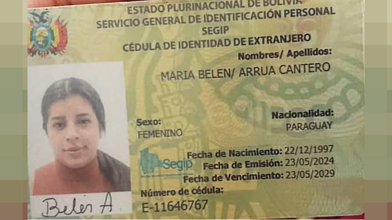 Cédula de identidad con foto de María Belén Arrúa Cantero, mostrando datos personales y escudo de Bolivia en un contexto administrativo.
