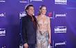 ¡Linda parejita! Carlos Vives y Claudia Elena Vázquez llegaron muy elegantes a los Premios Billboard de la Música Latina en el James L. Knight Center en Miami, Florida, EE.UU.