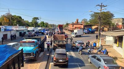En el cruce de Ñemby y San Antonio es uno de los puntos de concentración de los camioneros.