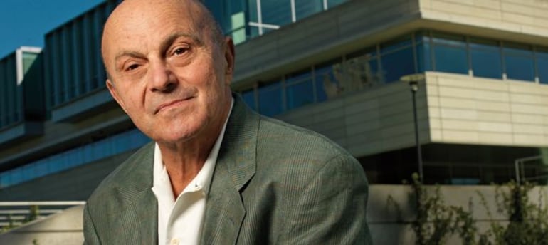 Eugene Fama es un economista estadounidense galardonado con el Premio Nobel de Economía en 2013. Es ampliamente reconocido como el "padre de las finanzas modernas" debido a sus contribuciones fundamentales en la valoración de activos y el funcionamiento de los mercados financieros. 