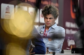 Magnus Carlsen, líder del escalafón mundial de ajedrez, fue derrotado por el ruso Vladislav Artémiev.
