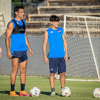 Roque Santa Cruz (44 años), con Santiago Galeano (13).