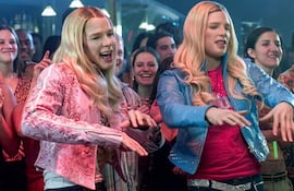 Imagen de la película "¿Dónde están las rubias'", una comedia popular por su batalla de baile. Hoy la toman de referencia con el furor de "farmear aura".