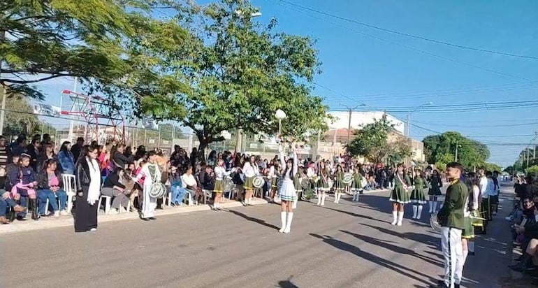 Barrio Obrero vivió una emotiva fiesta patriótica y homenaje a las madres