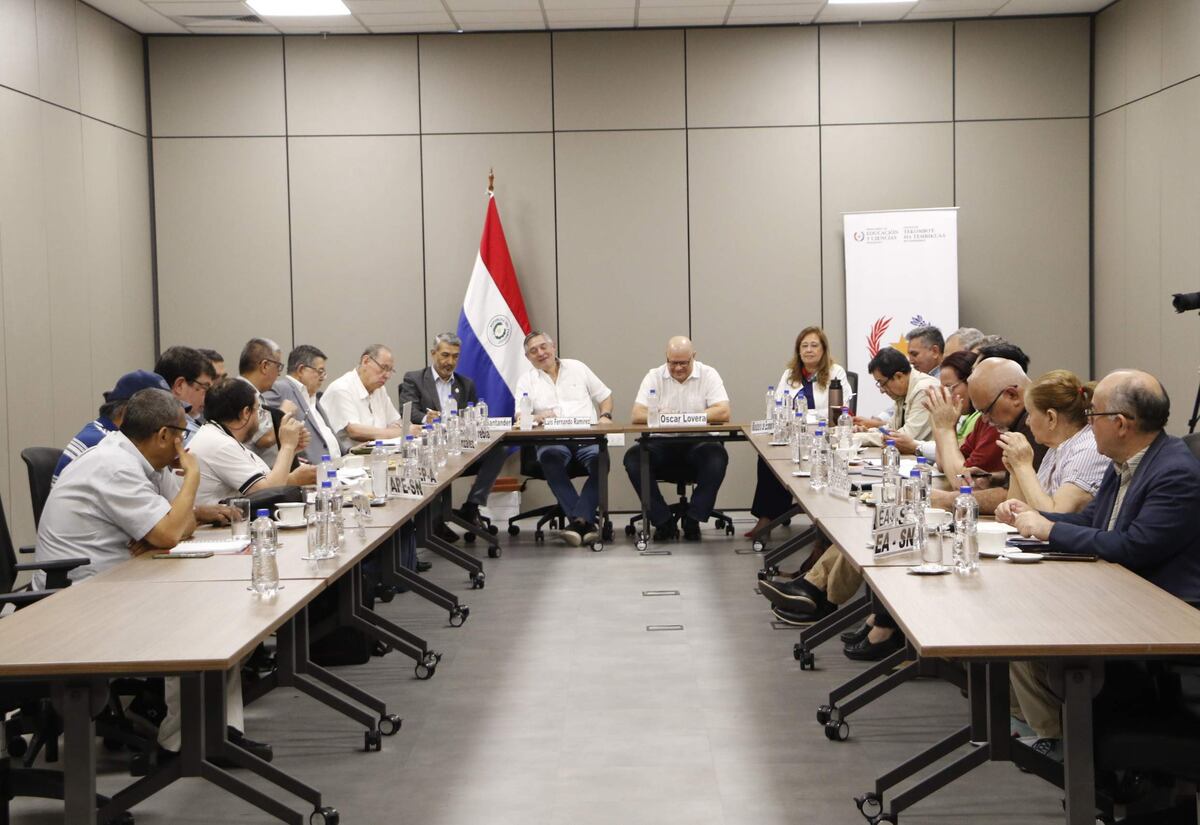 Gremios educativos piden al Gobierno un reajuste salarial del 8%