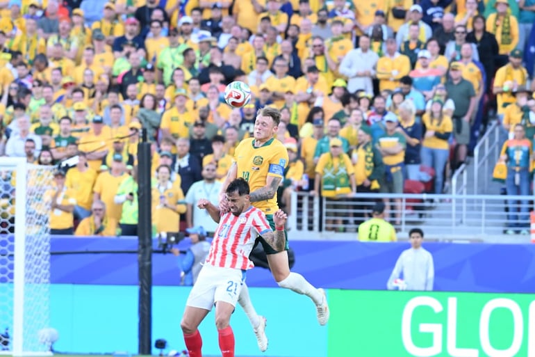Gabriel Ávalos tuvo una férrea marca que no le permitió generar mucho en ofensiva.