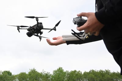 Foto ilustrativa de un drone en vuelo.