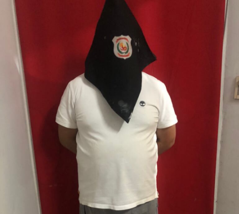 Personal policial aprehendido por denuncia de violencia intrafamiliar.