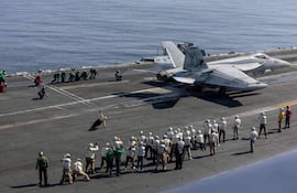 Portaviones USS Abraham Lincoln (CVN 72) en el mar de Arabia.