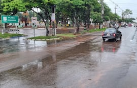 Desde tempranas horas se registra una copiosa lluvia en la capital de Misiones.