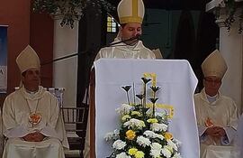 El nuncio apostólico Vincenzo Turturro presidió hoy la misa celebrada por el 81 aniversario de la muerte del padre Julio César Duarte Ortellado.