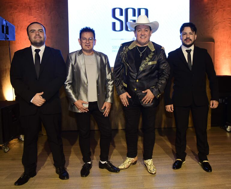 Galardón de Oro para Luis Mosqueda & Los Roller’s, por "Un soñador", "Página de Amor" y, "El último beso". 