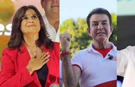 Combo de fotografías de archivo que muestra a los candidatos a la Presidencia de Honduras, la oficialista de izquierda Rixi Moncada (i) y los derechistas Salvador Nasralla (c) y Nasry Asfura en actos de campaña en Tegucigalpa (Honduras). Moncada, Nasralla y Asfura encabezan la carrera para suceder a la presidenta Xiomara Castro en Honduras, un pulso que ganó tensión tras el llamado del presidente de EE.UU., Donald Trump, a apoyar a Asfura frente a los "comunistas" y sus aliados. EFE/ Gustavo Amador ARCHIVO