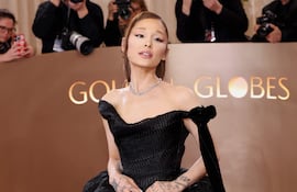 Ariana Grande a su llegada este año a la ceremonia de los Globos de Oro.