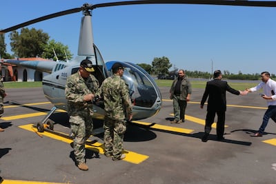 Narcohelicoptéro incautado en establecimiento rural de Amambay fue trasladado hasta el Comando Central de la Armada Paraguaya en Asunción y se podría utilizar para operativos antidrogas.