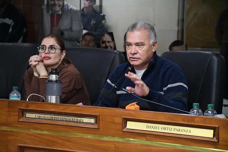 Carlos González (ANR-disidente), cvoncejal, quien cambió su voto por la aprobación del Balance 2025, pese a lo cual el cartismo no logró evitar su rechazo en la Junta Municipal de Asunción.