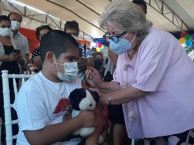 Imagen ilustrativa de la vacunación de niños.